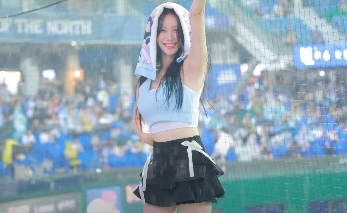 李雅英冒雨應援「32撞舞」 現場球迷驚喜不斷