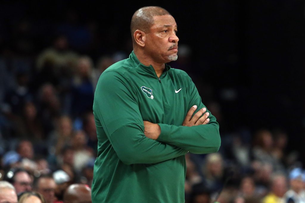 NBA對雄鹿教練道格·瑞佛斯批評裁判判罰處以2.5萬美元罰款：事件詳解與後續影響