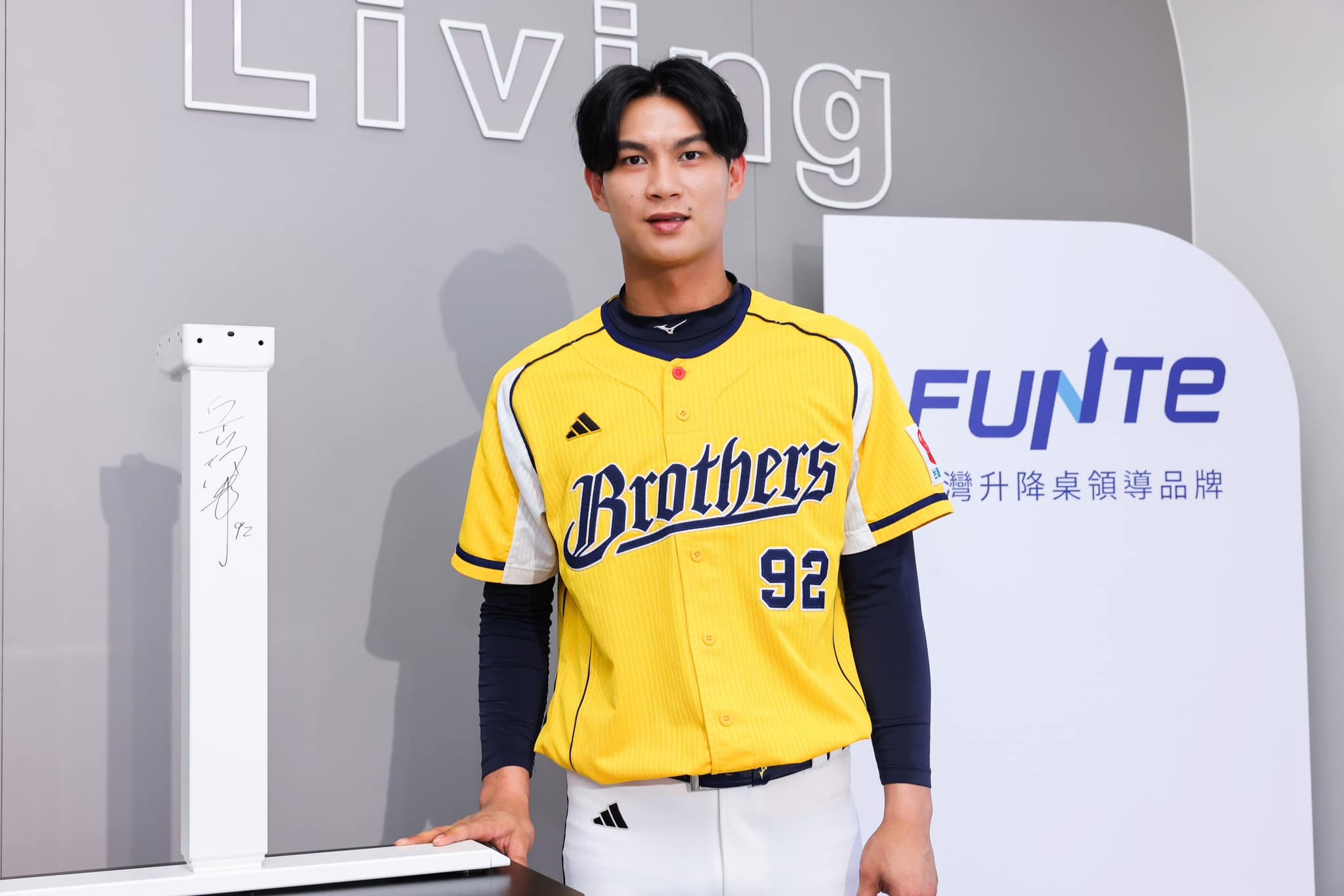 中信兄弟迎日籍教練客座 岳政華守備實力受讚賞