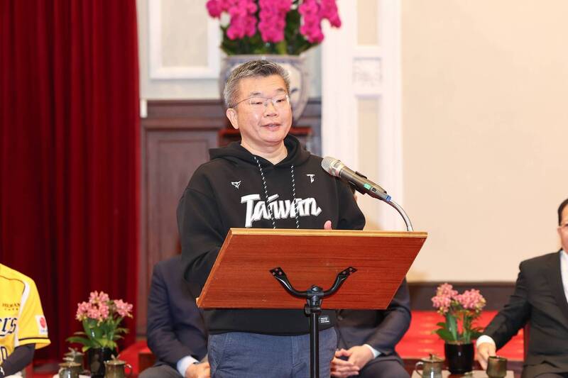 蔡其昌穿黑帽Ｔ