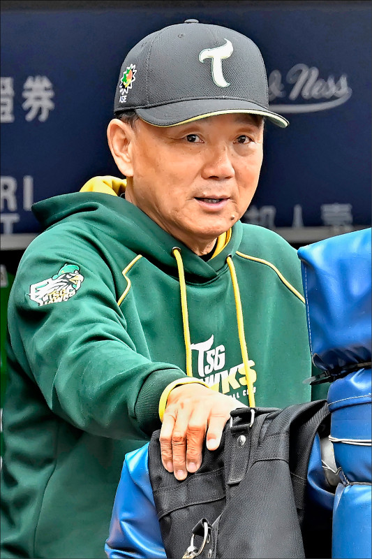 台鋼總教練洪一中