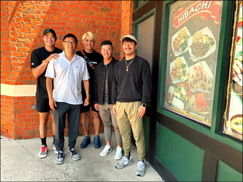 兩代國家隊一號相遇：鄭宗哲與陽岱鋼在美國的難忘會面