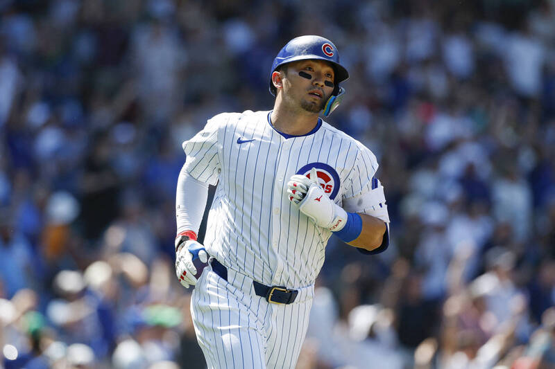 小熊隊鈴木誠也擊出全壘打後繞壘慶祝