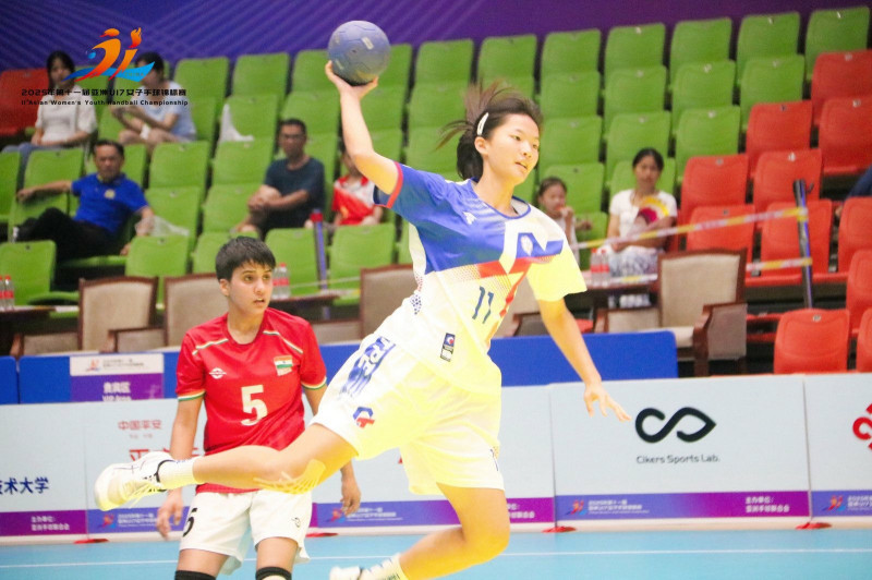 台灣U17女子手球代表隊與伊朗隊激戰至PK大戰，最終以第6名作收