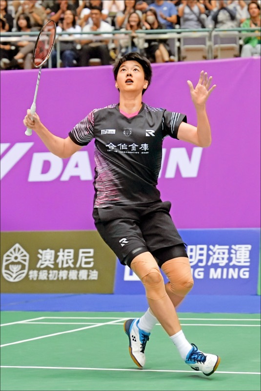 台灣羽球女將白馭珀在南韓羽球公開賽場上奮力出擊，傷癒復出收下久違的勝利