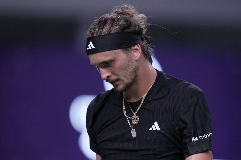 德國網球名將茲維列夫（Alexander Zverev）在上海大師賽落敗後神情低落。