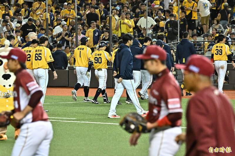 中信兄弟在台灣大賽陷入火力低潮，連續15局未得分，教練團檢討打線表現準備反攻。