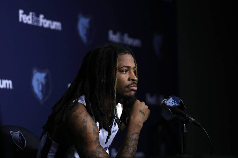 孟菲斯灰熊球星莫蘭特（Ja Morant）出席記者會神情專注，談及傷勢恢復狀況。