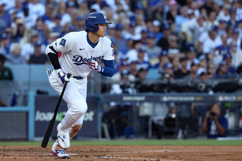 道奇巨星大谷翔平在國聯冠軍賽G3首局敲出三壘安打，助球隊擊敗釀酒人3比1，系列賽3比0聽牌。