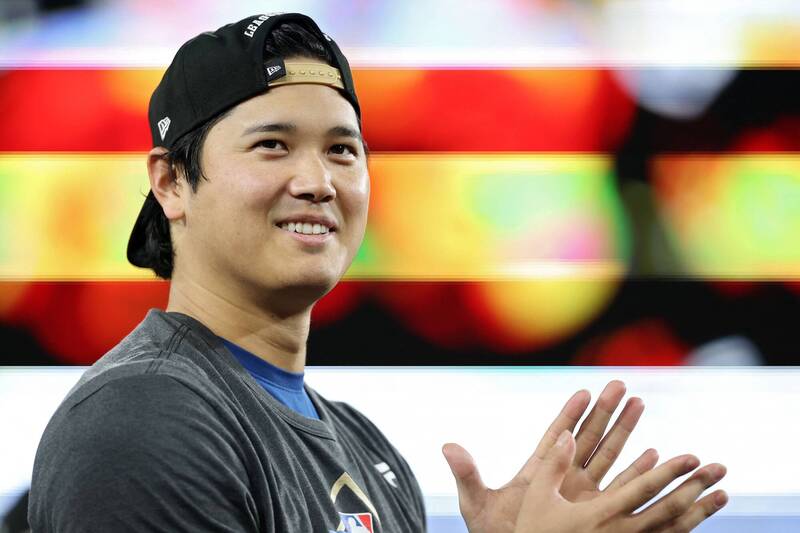 道奇球星大谷翔平在季後賽G4投打俱佳，單場3轟加10K率隊晉級世界大賽，連川普都稱讚太驚人。