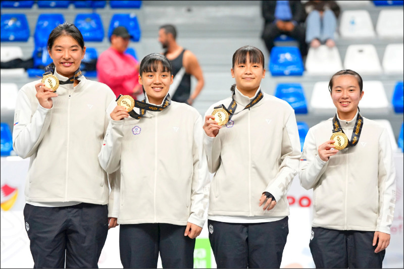 台灣3X3女子籃球隊在亞洲青年運動會決賽以15比14擊敗伊朗奪金，喬麗爾攻下延長賽關鍵2分助隊封后。