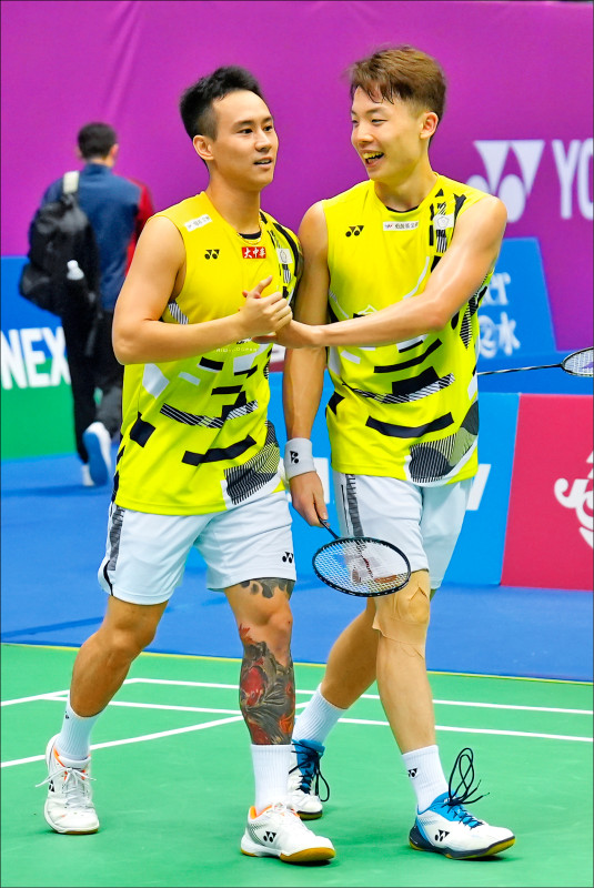 台灣男雙「涵劉組合」楊博涵與劉廣珩在丹麥羽球公開賽首輪以直落二擊退印度組合，順利晉級16強。