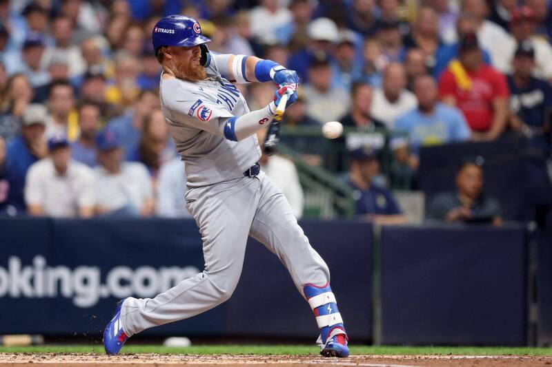 芝加哥小熊買斷前道奇明星三壘手賈斯汀・透納合約，並續簽右投科林・瑞伊1年約。