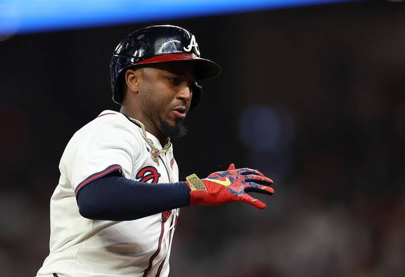 亞特蘭大勇士隊明星二壘手阿爾比斯確定以700萬美元續留，勇士執行選擇權延長合約。