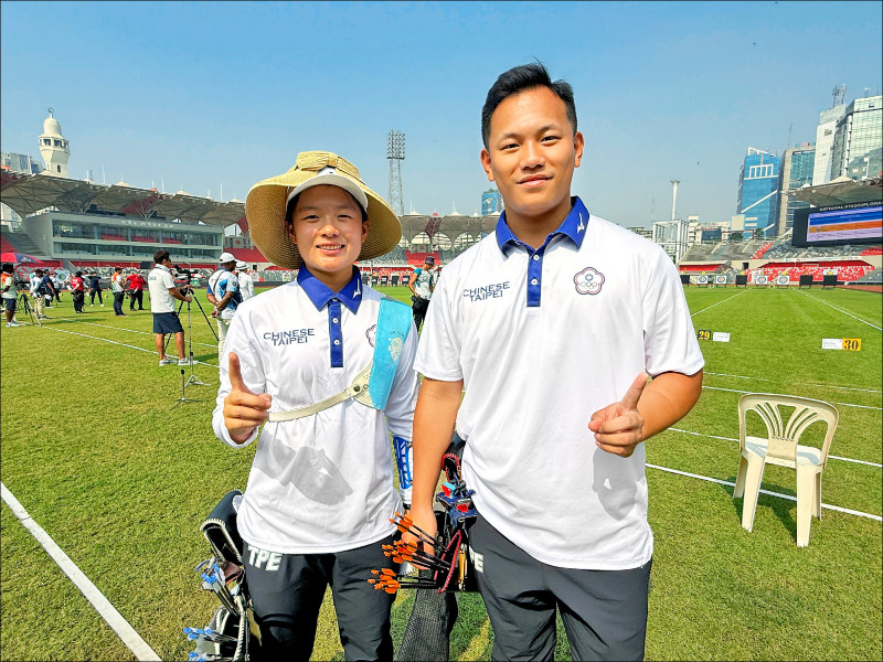 台灣射箭選手戴宇軒與李彩綺在2025亞洲射箭錦標賽反曲弓混雙逆轉中國、完封印度，晉級金牌戰。