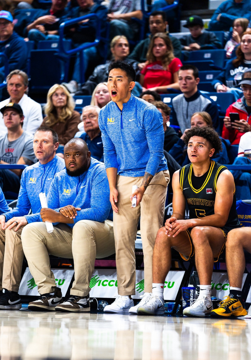 台灣旅美籃球教練崔浩恩在美國西北大學擔任助教，身兼學生與教練身分，期盼未來能助台灣男籃挑戰奧運。