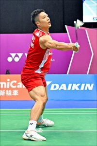 台灣羽球一哥周天成在馬來西亞公開賽比賽中回擊畫面