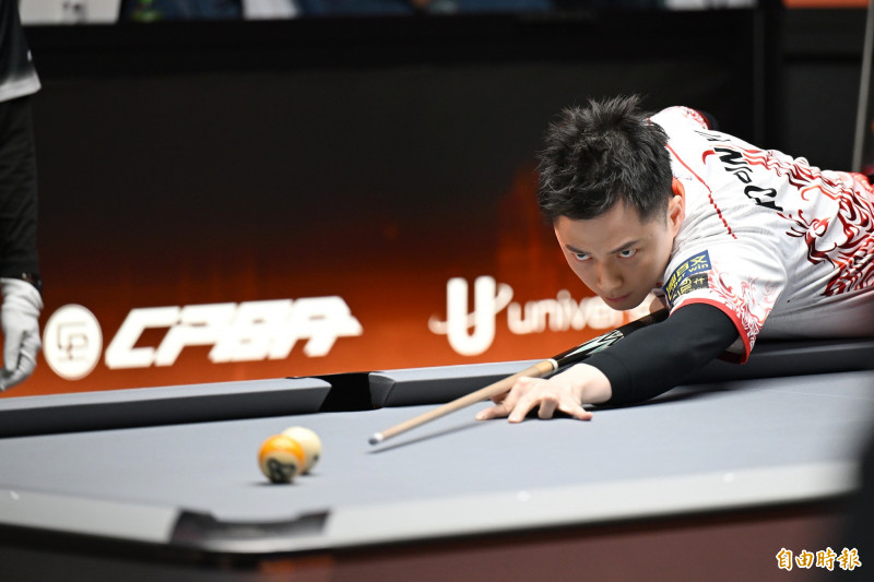撞球王子柯秉逸在台北撞球職業公開賽決賽專注出桿爭奪冠軍