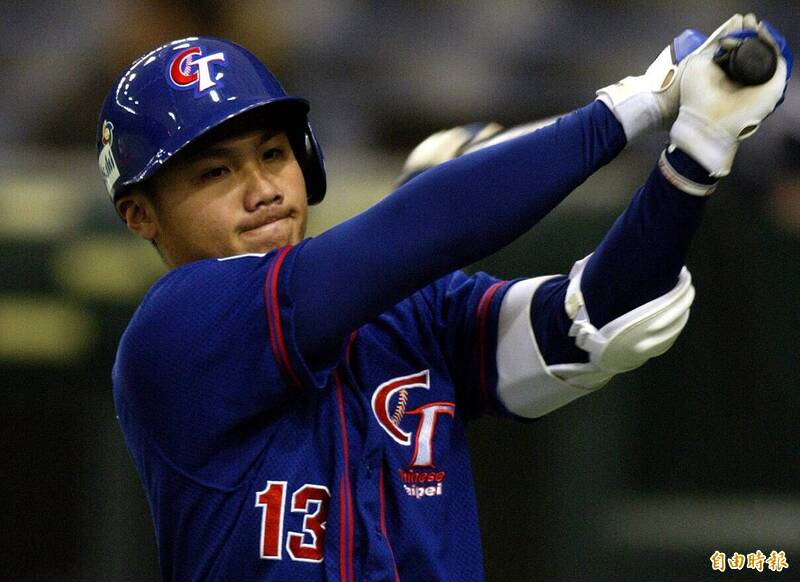 陳鏞基效力中華隊比賽揮棒畫面