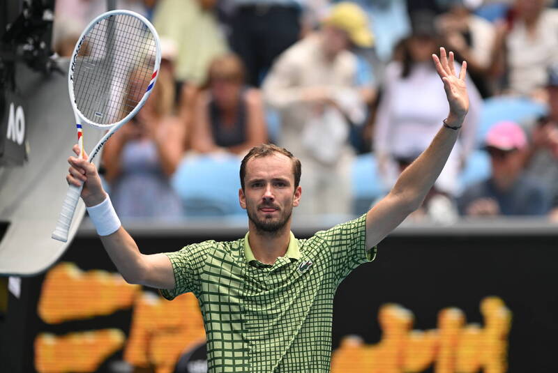 梅德維夫澳網比賽中向觀眾揮手致意