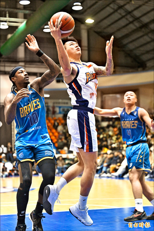 桃園領航猿盧峻翔率隊擊敗富邦勇士 拿下開季8連勝刷新PLG紀錄