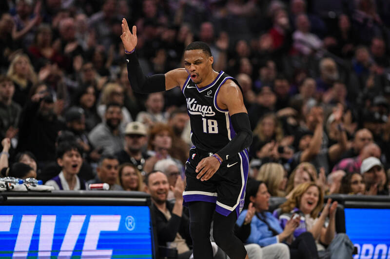 魏斯布魯克效力國王 三分線外火燙輸出