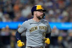 霍斯金斯身穿釀酒人球衣出賽畫面