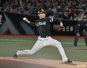 軟銀鷹台灣投手徐若熙在日職熱身賽展現投球英姿，首戰飆出 7 次三振表現亮眼。