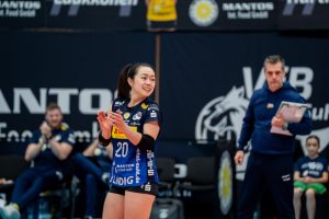 台灣排球好手賴湘程效力德國蘇爾女排，於 2026 德國盃奪冠後在場上歡呼，寫下台灣選手在歐洲奪冠歷史。