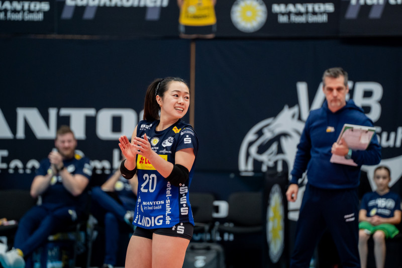 台灣排球好手賴湘程效力德國蘇爾女排，於 2026 德國盃奪冠後在場上歡呼，寫下台灣選手在歐洲奪冠歷史。