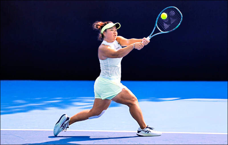 台灣網球好手梁恩碩在奧斯汀女網賽女雙決賽展現強力回擊，雖然最終屈居亞軍，仍寫下本季最佳戰績。