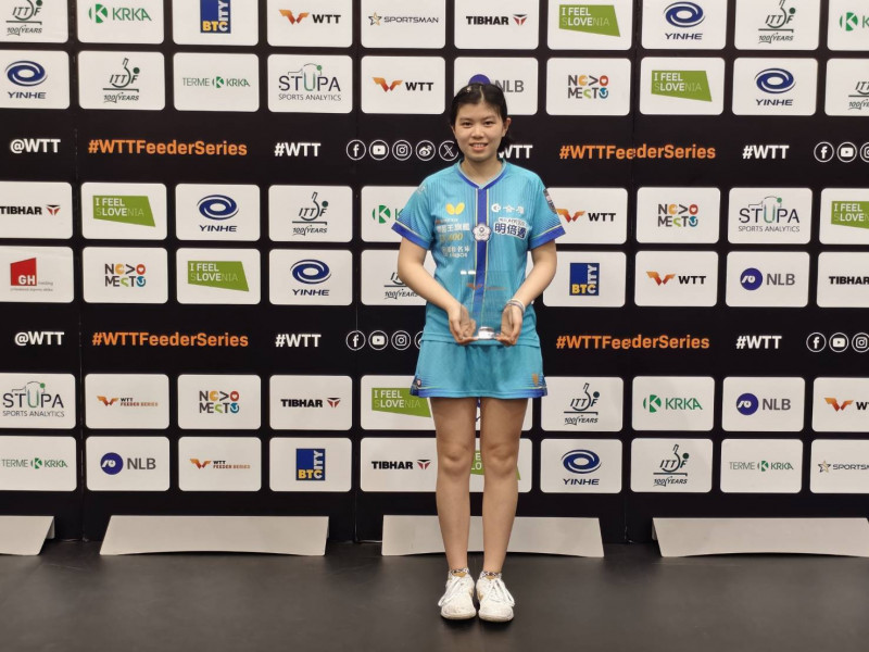 18 歲桌球小將葉伊恬手捧 WTT 支線賽女單冠軍獎盃，達成台灣球員首度在該等級賽事封后的壯舉。