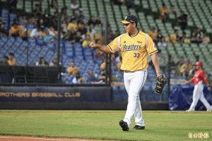 中信兄弟投手鄭浩均在對戰味全龍的比賽中投出 6 局無失分好投，達成隊史稀有紀錄。