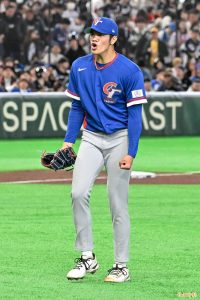 台灣 20 歲強投林維恩在運動家 2A 比賽中投球，並在此戰上演驚人的背後接球守備。