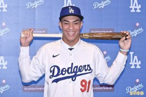 效力於道奇隊的 19 歲台灣新秀柯敬賢,正式從傷兵名單回歸,積極準備本季初登場。