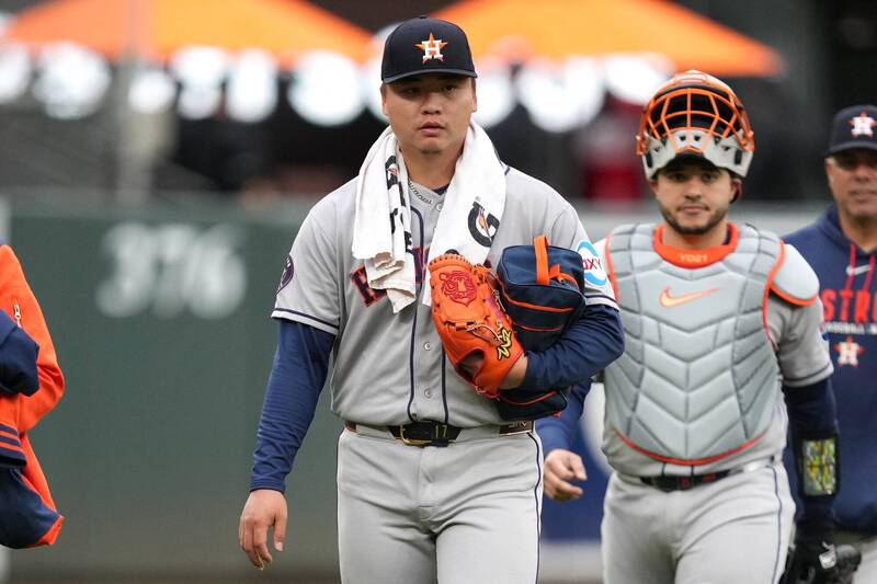 太空人隊台灣投手鄧愷威在金鶯球場迎來本季首場先發，主投 3 局失 2 分，展現優異的鬥志。