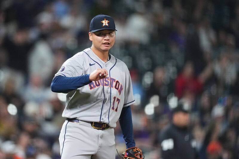 休士頓太空人隊台灣投手鄧愷威（Kai-Wei Teng）登板後援，繳出 2.2 局無安打好投並成功拆彈。