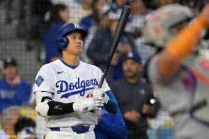 道奇隊球星大谷翔平(Shohei Ohtani)在對戰大都會的比賽中首打席挨觸身球,達成跨季連續 47 場上壘紀錄。
