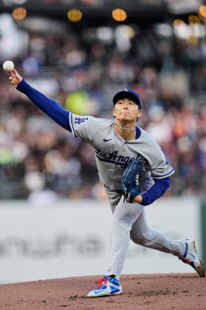 道奇隊日籍先發投手山本由伸在對戰巨人的比賽中奮力投球，繳出 7 局 7K 的優質先發表現。