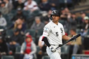 白襪隊日本重砲村上宗隆在比賽中展現選球眼，單場選到 3 次保送展現威懾力。