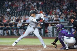 白襪隊日籍選手村上宗隆在比賽中展現優異打擊手感，目前已連續 6 場敲出安打。