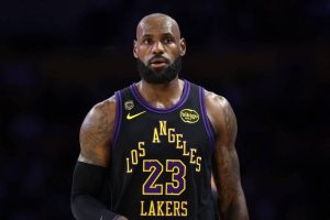 湖人隊超級巨星詹姆斯(LeBron James)今夏成為完全自由球員,未來動向引發聯盟關注。