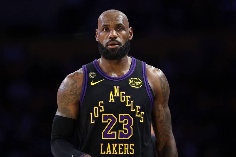 湖人隊超級巨星詹姆斯（LeBron James）今夏成為完全自由球員，未來動向引發聯盟關注。