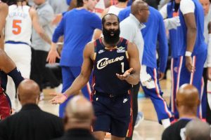 騎士隊明星後衛哈登(James Harden)在東部冠軍賽第四戰面臨淘汰危機,最終生涯首度遭遇季後賽橫掃。